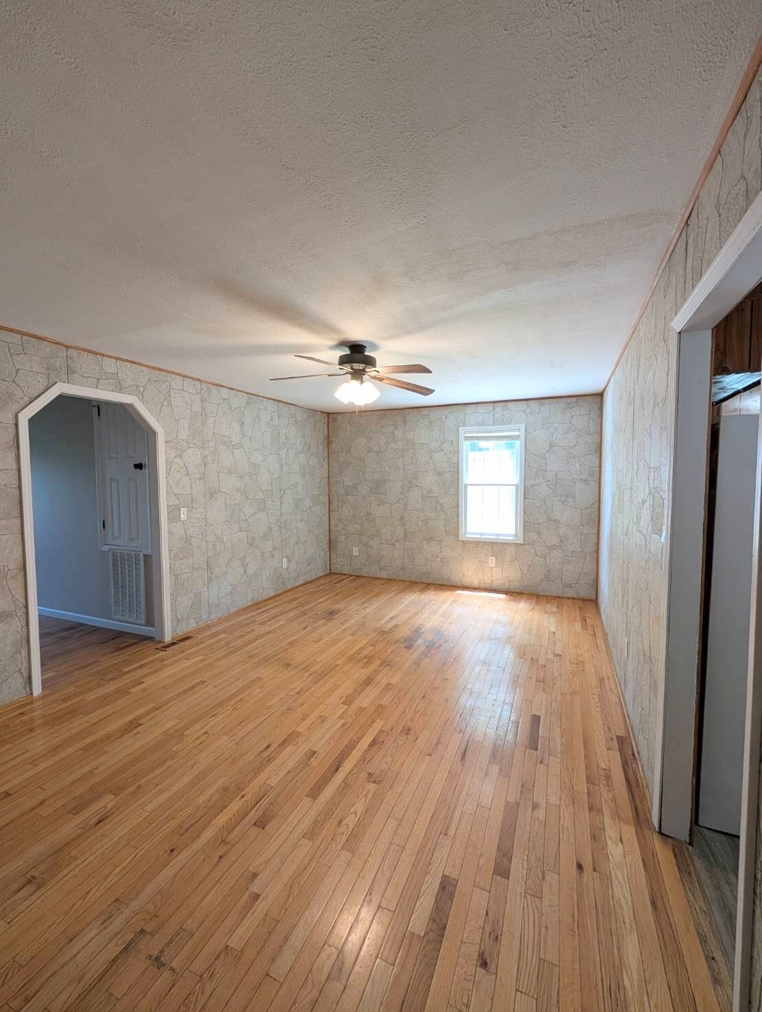 Building Photo - 358 Henson Ln