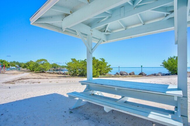 Building Photo - 136 Sable Palm Ln