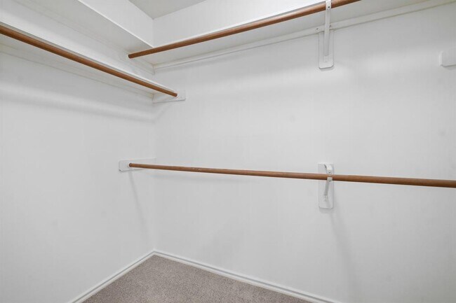 Building Photo - 122 S Walden Elms Cir