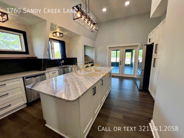 Building Photo - 1760 Sandy Creek Ln