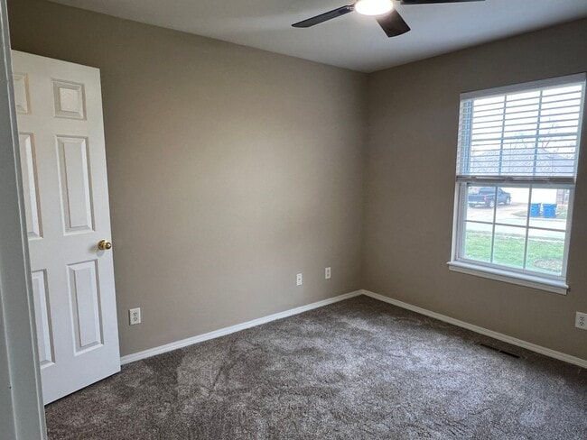 Building Photo - AVAILABLE NOW! Nixa 3 Bedroom, 2 Bathroom