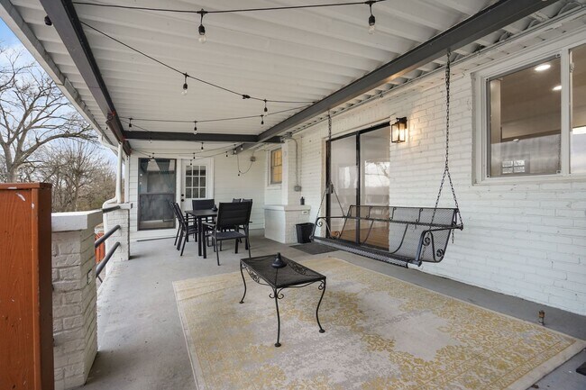 Building Photo - 6620 Upton Ln