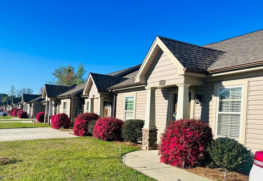 Building Photo - Chandler Pointe