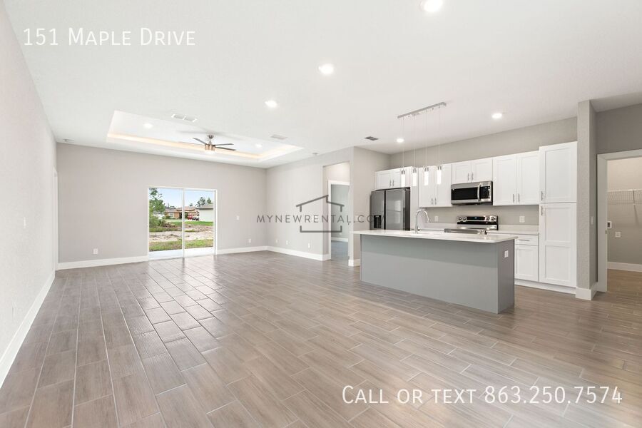 Building Photo - 151 Maple Dr