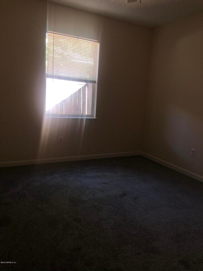 Building Photo - 141 Jasmine St