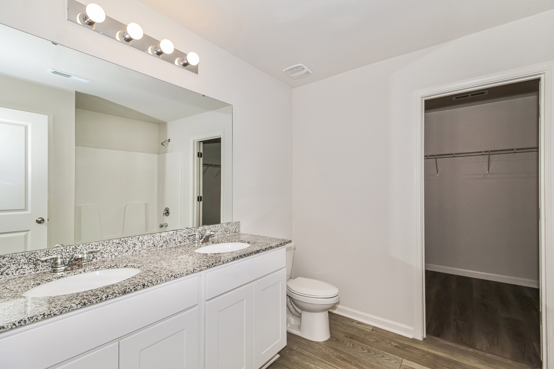 Building Photo - 668 Savanac St SE