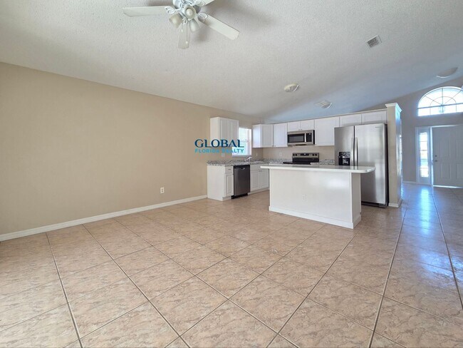Building Photo - Prime Kissimmee Rental in Lakeside Estates!
