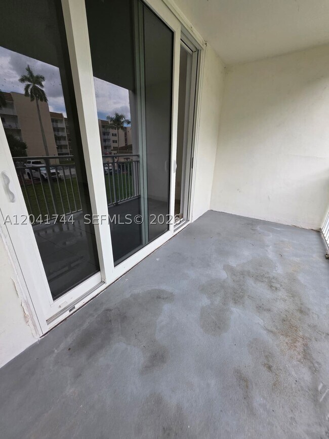 Building Photo - 6930 Miami Gardens Dr