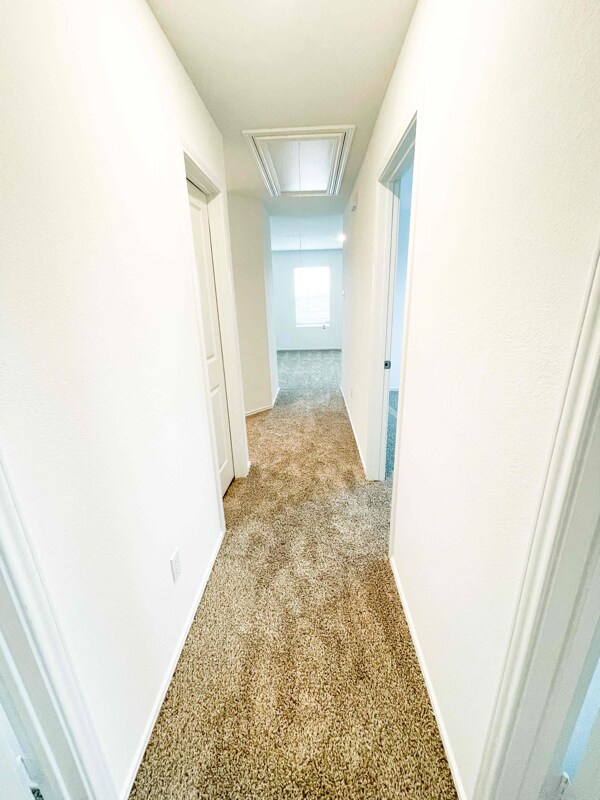 Building Photo - 335 Gabbro Gdns