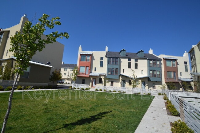 Building Photo - 11373 S Oakmond Rd