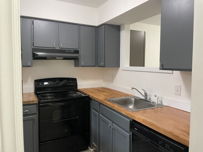 Building Photo - 6909 Glendower Rd