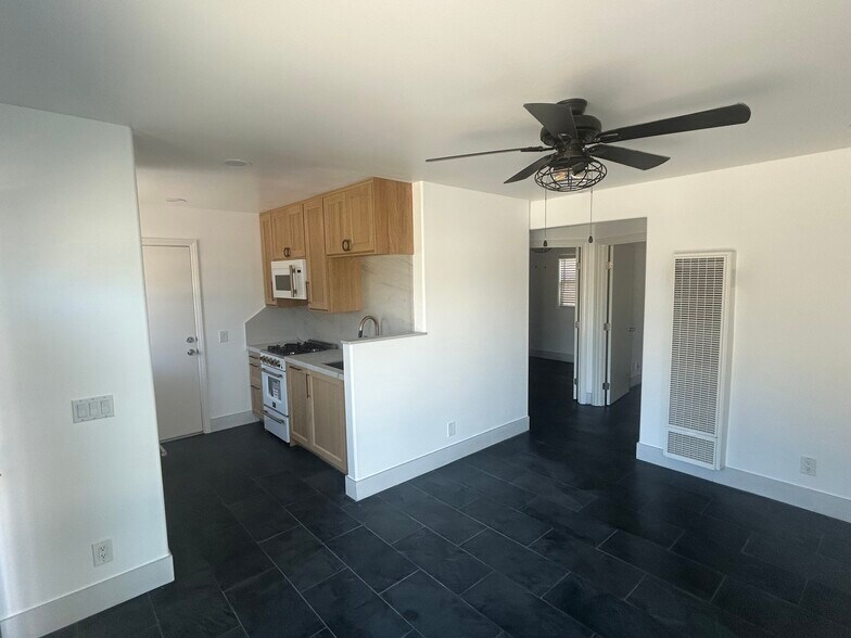 Building Photo - 3705 Sunset Ln