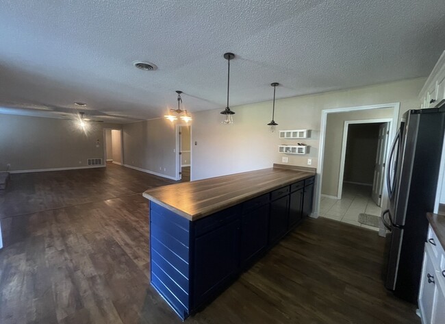 Building Photo - 11324 Rineyville Rd