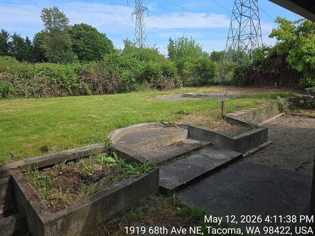 Building Photo - NE Tacoma "Retro" Rambler home - 3 bedroom plus den with 1 bathroom, 2 car garage, AC units - Ava...