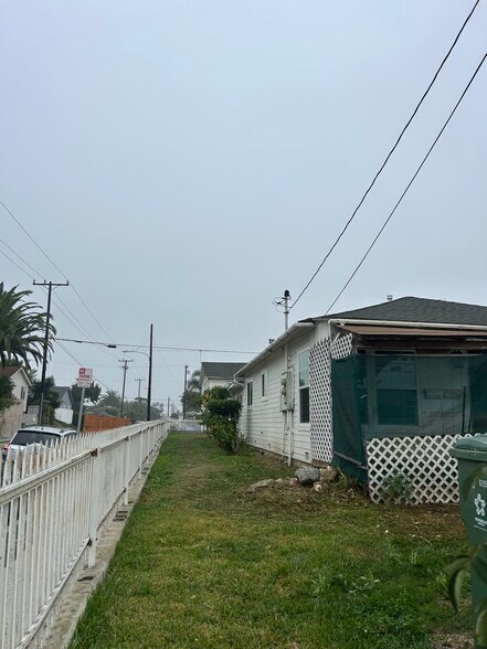 Building Photo - 4600 W 170th St