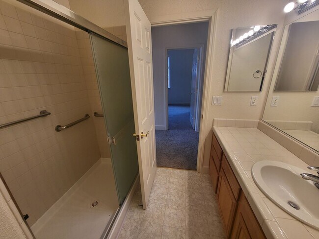 Building Photo - 3513 Long Dr