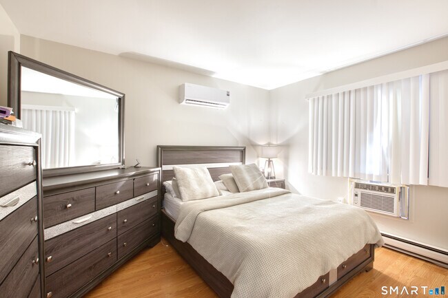 Building Photo - 60 Lawn Ave