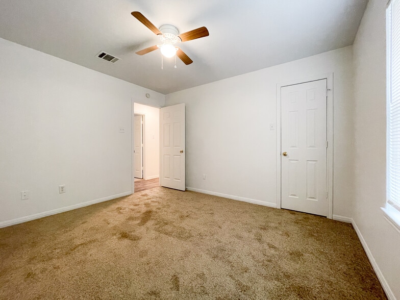 Building Photo - 177 Spring Country