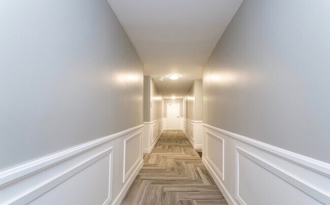 Building Photo - One Bedroom One bath at fabulous Horn Plaz...