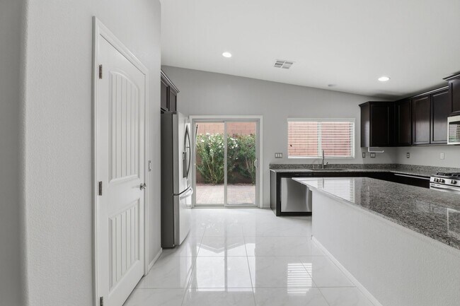 Building Photo - SW!!! Casita!!!! Single Story!!! 4 Bedrooms!!! Gated!!! End or Cut De Sac!!! Community green area...