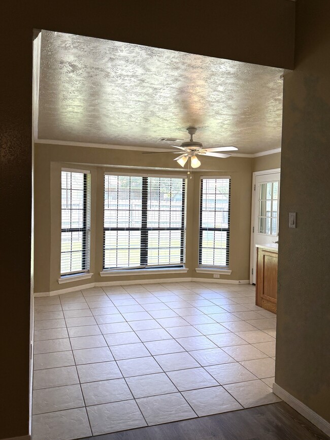 Building Photo - 1505 Richland Ct N