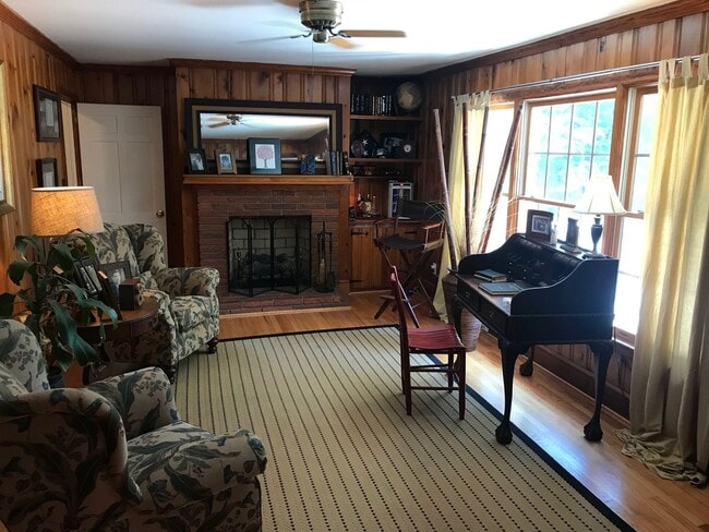 Building Photo - Charming 3BR Home Near Normaltown with Covered Porch & Hardwood Floors