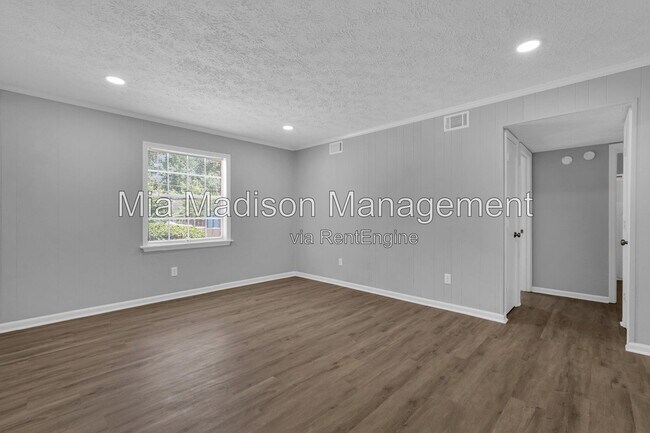 Building Photo - 111 E Mell St