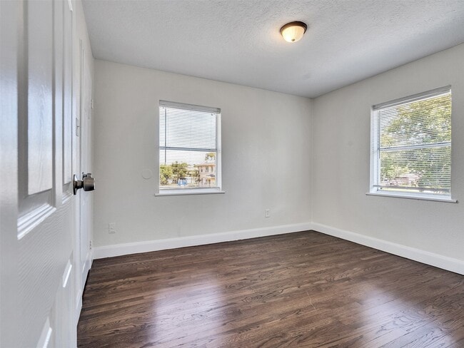 Building Photo - 7626 Pecan Villas Dr