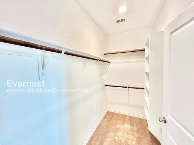 Building Photo - Spacious 4 Beds, 3 Baths Home with Modern ...