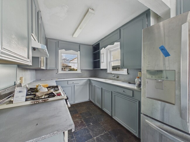 Building Photo - 1334 W 21st St