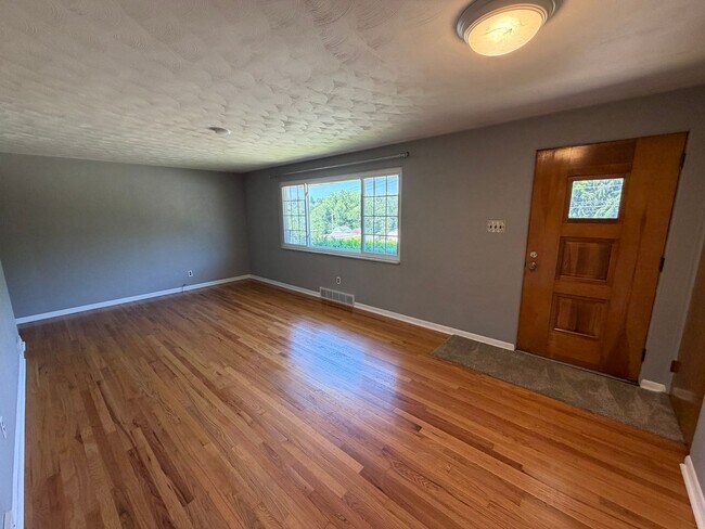 Building Photo - Beautiful Home for Rent
