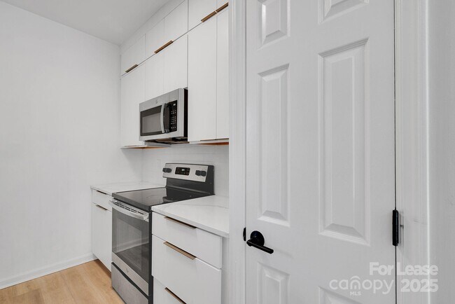 Building Photo - 224 N Poplar St