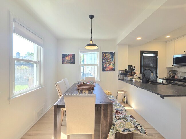 Building Photo - 609 Farragut Pl NE