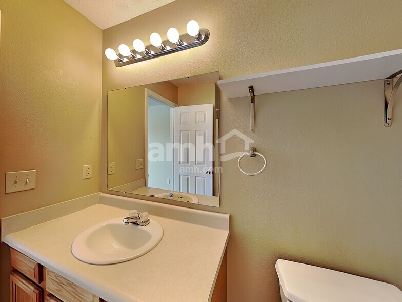 Building Photo - 15260 Fawn Meadow Dr