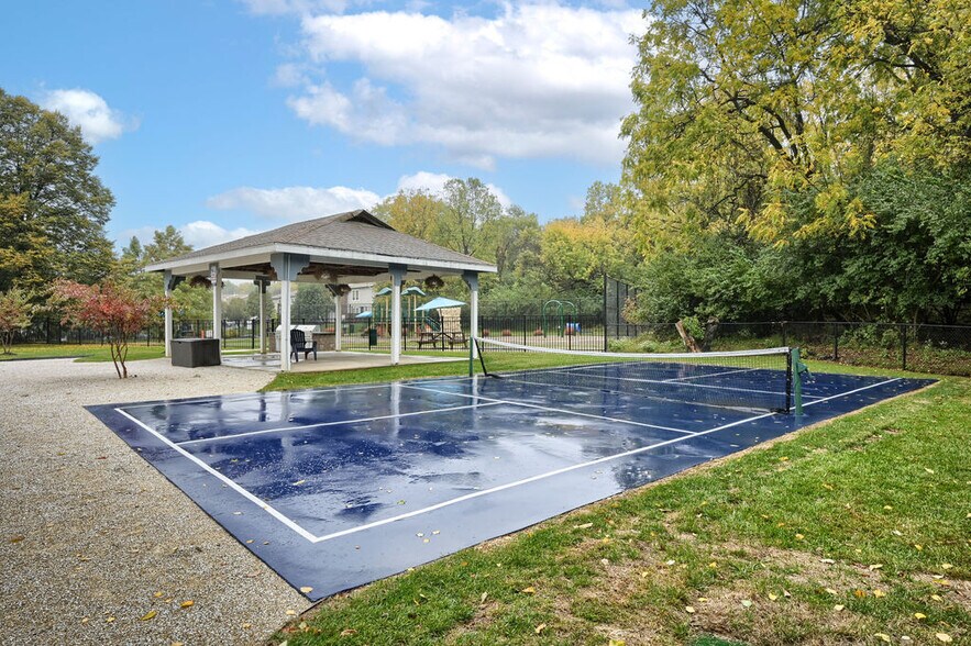 Allendale Apartments 535 N Cedar Hill Dr Allentown PA 18109