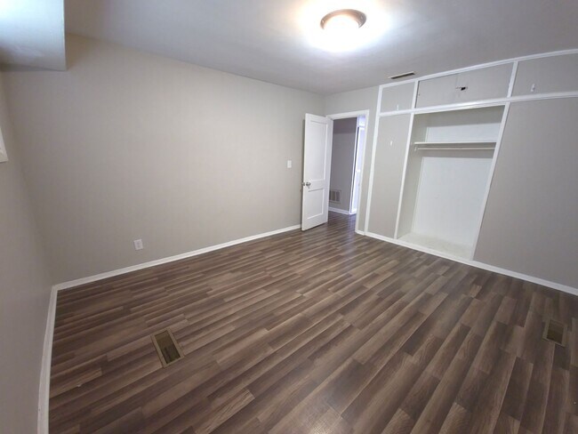 Building Photo - Churchill remodeled 3 bedroom home with ga...