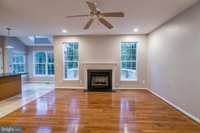 Building Photo - 43619 Dunhill Cup Square