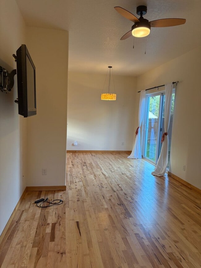 Building Photo - Spacious Lewis & Clark 4-Bedroom Home 2 WE...