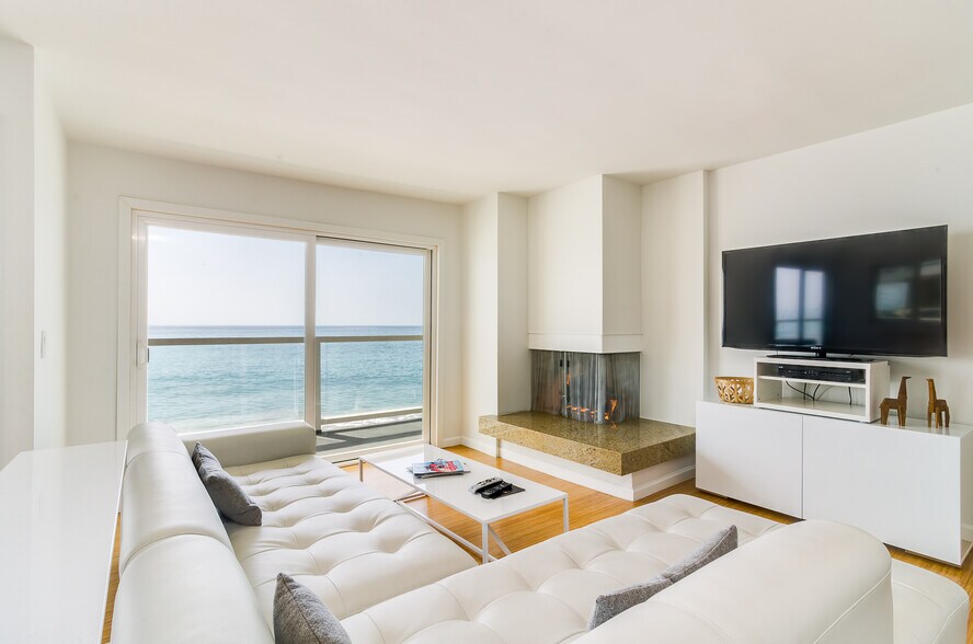 Building Photo - 22626 Pacific Coast Hwy