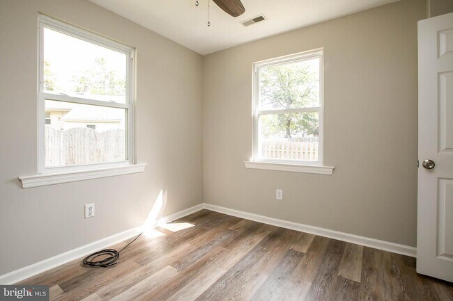 Building Photo - 212 E Cuthbert Blvd