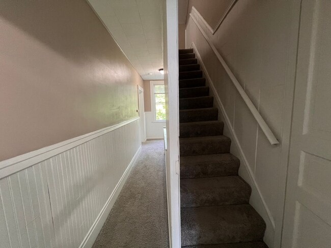Building Photo - Pittsburgh - 6 Bedroom 1.5 Bathroom - For rent