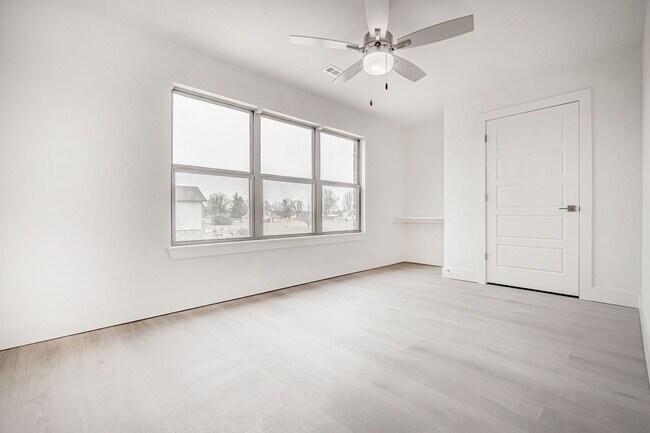 Building Photo - Welcome to the modern Townhomes in Bentonville