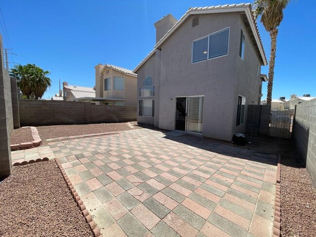 Building Photo - Beautiful 3 bed 2.5 bathroom home