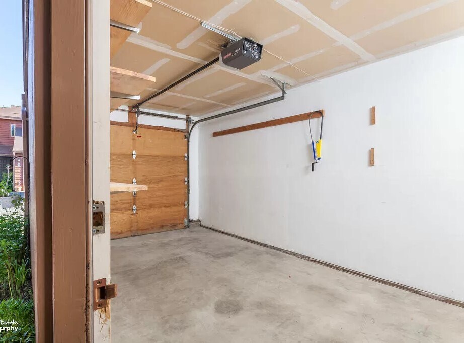 Building Photo - 10270 Jamestown Dr