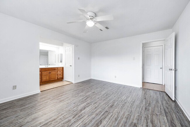 Building Photo - 13706 Towneway Dr