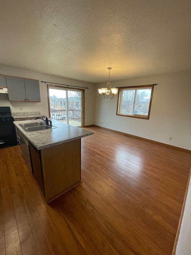 Building Photo - 4 Bedroom, 2 Bath Home for Rent