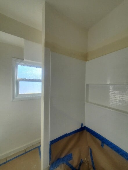 Building Photo - 6208 Fenham St