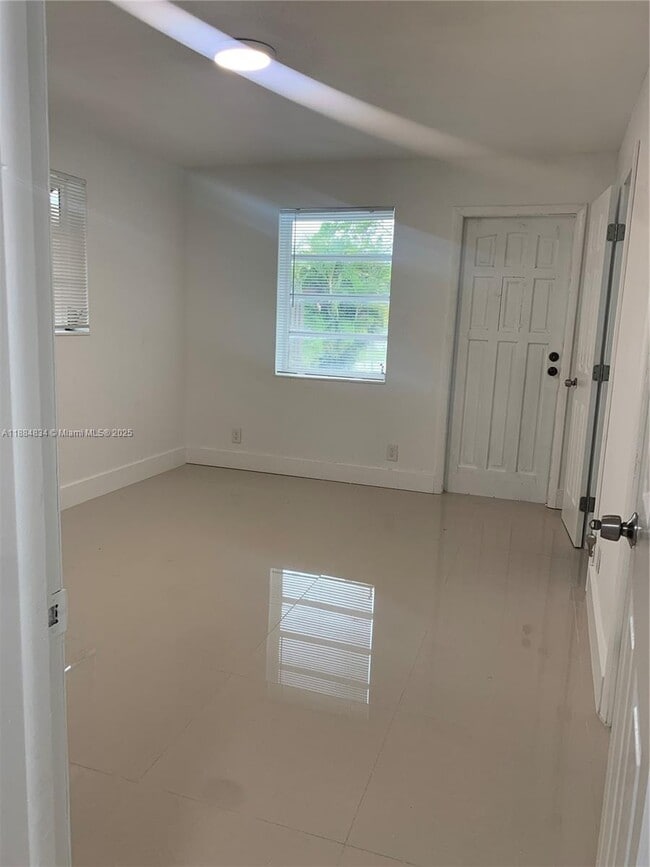 Building Photo - 2109 N 17th Ct