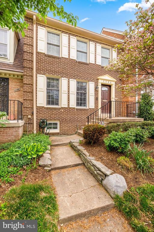 Building Photo - 1136 Pine Hill Rd