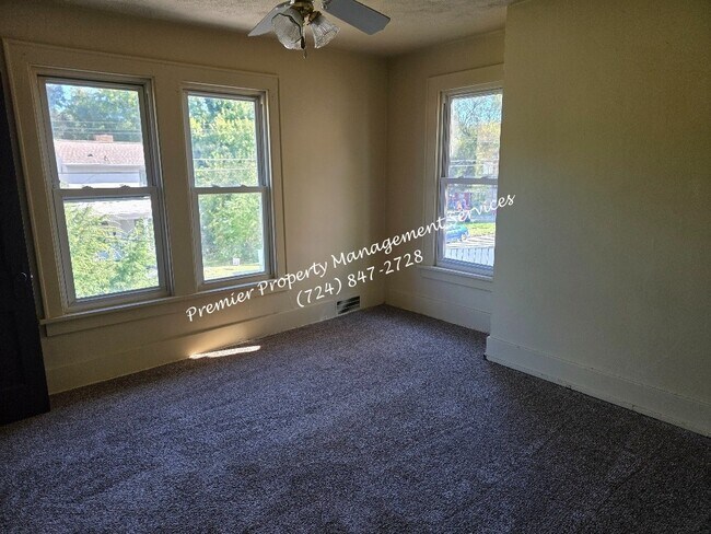 Building Photo - 1313 5th Ave